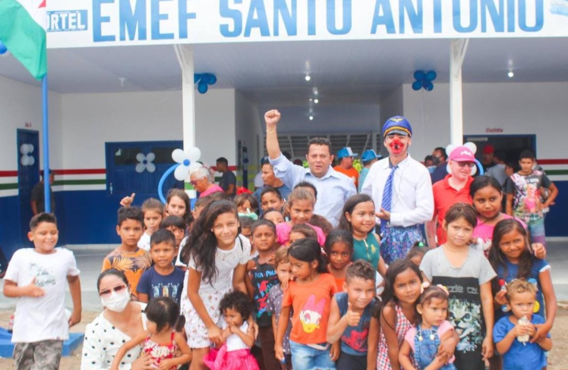 Prefeitura de Portel inaugura nova escola no município